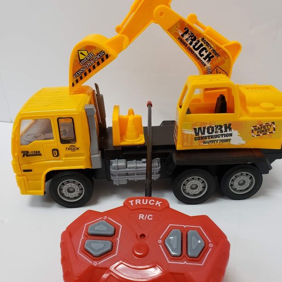 New Remote Controlled Excavator - Picture 4 of 9